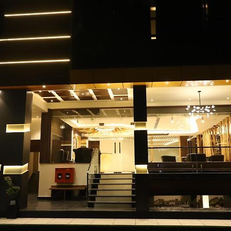 Hotel Emperio Grand Lucknow Ngoại thất bức ảnh