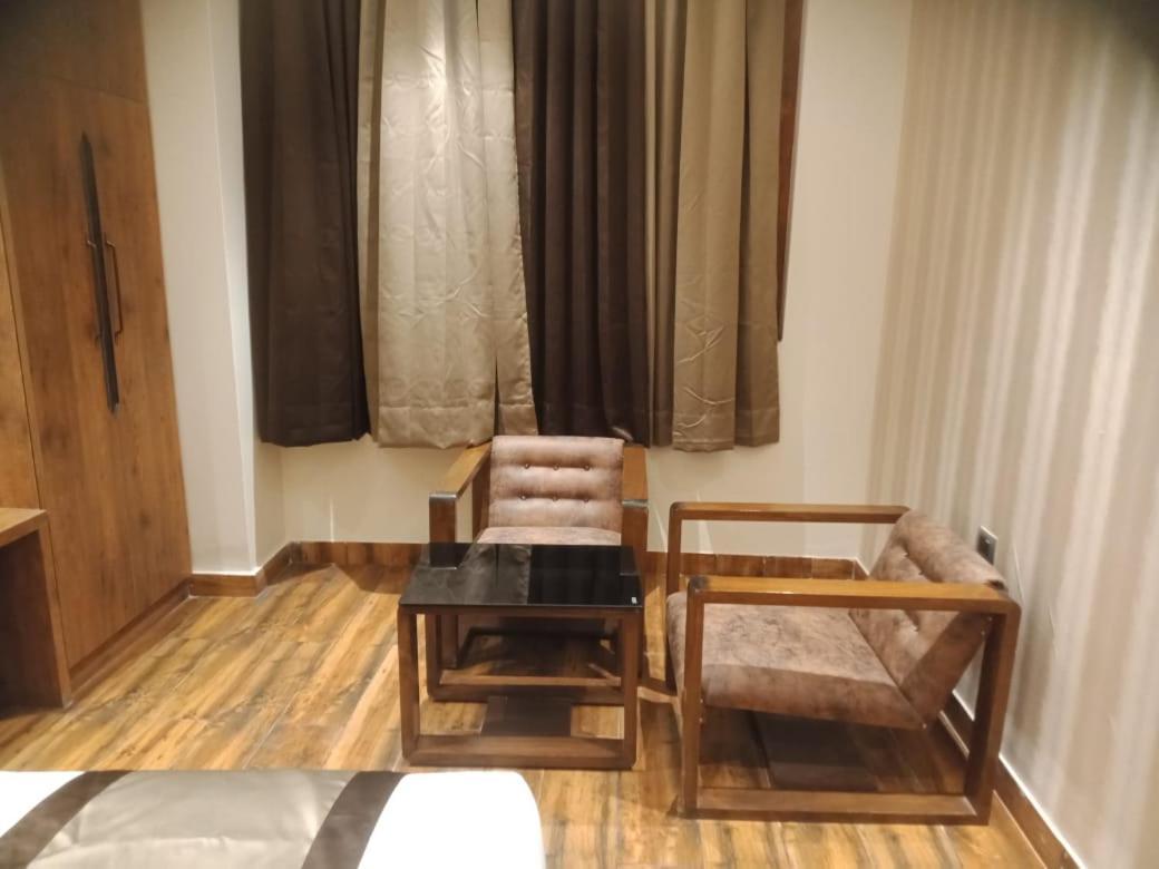 Hotel Emperio Grand Lucknow Ngoại thất bức ảnh