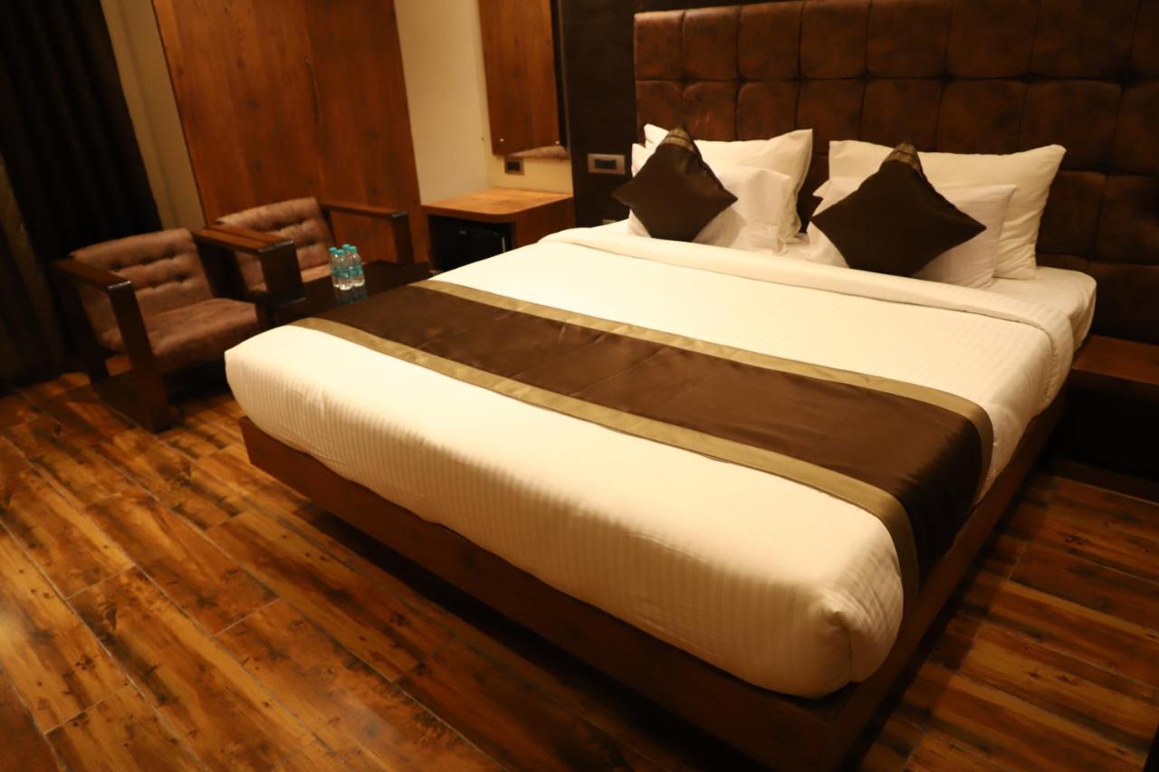 Hotel Emperio Grand Lucknow Ngoại thất bức ảnh