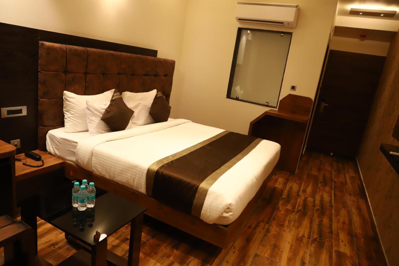 Hotel Emperio Grand Lucknow Ngoại thất bức ảnh