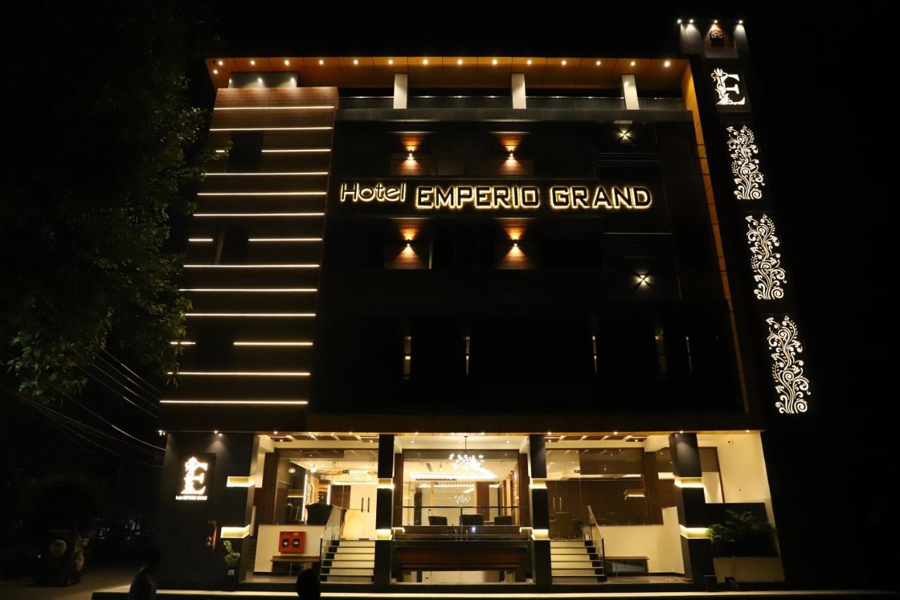 Hotel Emperio Grand Lucknow Ngoại thất bức ảnh