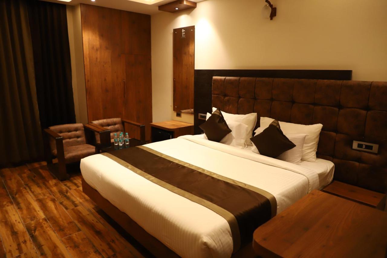 Hotel Emperio Grand Lucknow Ngoại thất bức ảnh