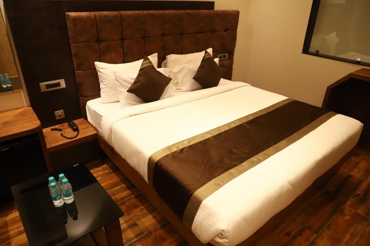 Hotel Emperio Grand Lucknow Ngoại thất bức ảnh