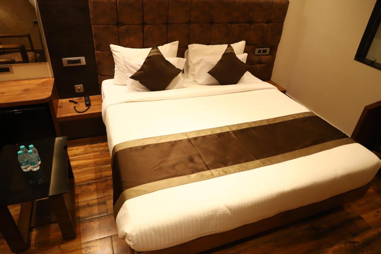 Hotel Emperio Grand Lucknow Ngoại thất bức ảnh